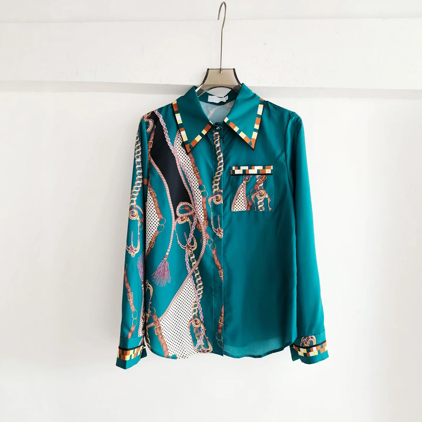 Damska koszula w stylu francus – French Streetwear Brand recenzja i cena
